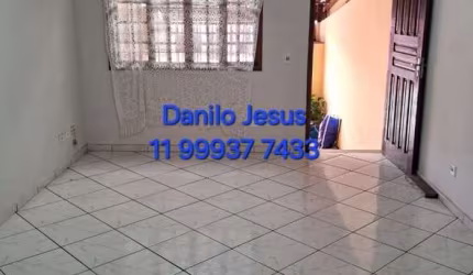 Casa com 2 dormitórios e 1 vaga. FL51