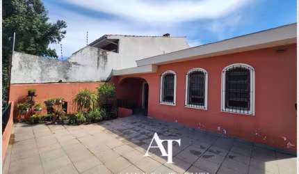 CASA TÉRREA JD LONDRINA - 3 DORMITORIOS (1 SUITE) COM 3 VAGAS DE GARAGEM