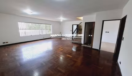 Casa no Butantã com 3 quartos, 1 suíte, 4 vagas de garage, 300 m², quintal. FL23