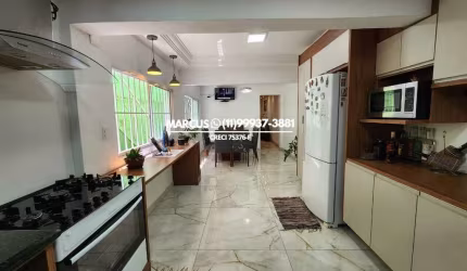 Casa no Butantã com 3 quartos, sendo 1 suíte, 2 vagas de garagem. FL23