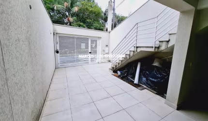 Casa nova no Jd. Bonfiglioli com 3 suítes, 6 vagas de garagem, dep. emp., quintal. FL23