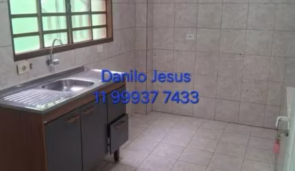 Casa com 1 dormitório, 1 banheiro e quintal compartilhado........FL51