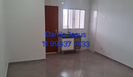 Casa com 1 dormitório e quintal compartilhado. FL51