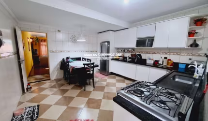 Casa no Jd. Bonfiglioli com 3 quartos, 1 suíte, terraço, 2 vagas cobertas. FL23