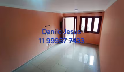 Sobrado com 2 suítes, 3 banheiros e 2 vagas de garagem. FL51