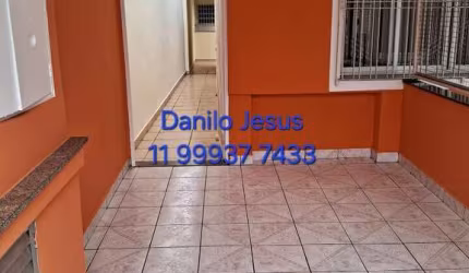 Casa com 1 dormitório e 1 vaga. FL51