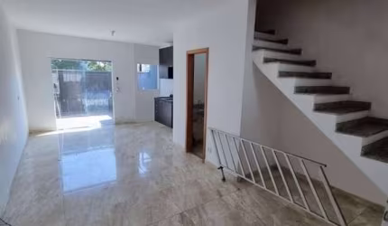 Casa 2 quartos, 2 vagas - FL35