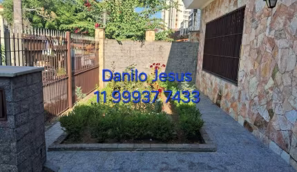 Casa mobiliada com 3 dormitórios sendo 2 suítes, 5 vagas de garagem. FL51
