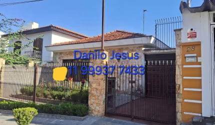 Casa com 3 dormitórios sendo 2 suítes, 5 vagas de garagem. FL51