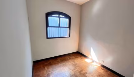 CASA TERREA ÓTIMA LOCALIZAÇÃO FL 31