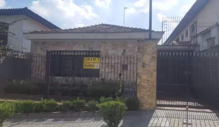 CASA TERREA COM 3 DORMITORIOS FL26