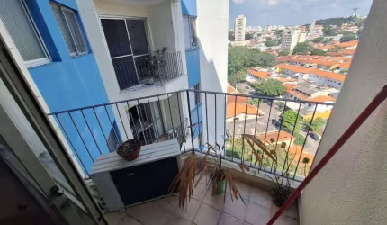 APARTAMENTO COM 2 DORMITORIOS E VARANDA FL26