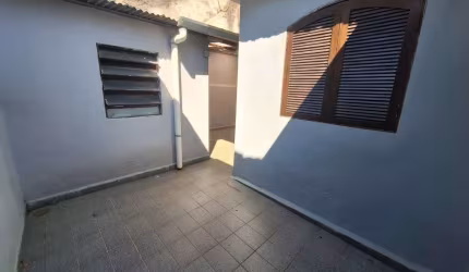 CASA TERREA COM 2 DORMITORRIOS FL26