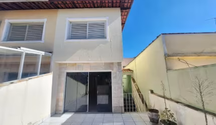 SOBRADO COM 3 DORMITORIOS 1 SUITE FL26