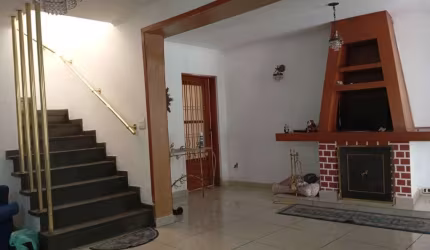 VENDA SOBRADO 235² 03 QUARTOS 01 SUÍTE 04 BANHEIROS E DUAS VAGAS DE GARAGENS - FL38