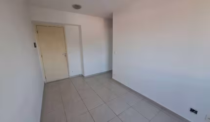 APARTAMENTO COM 3 DORMITORIOS E VARANDA FL26