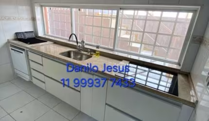 Casa com 5 dormitórios e 2 vagas. FL51