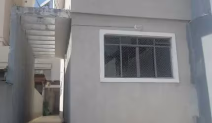 Casa para Alugar com 3 Quartos, 2 vagas - R$3.600,00 - FL59