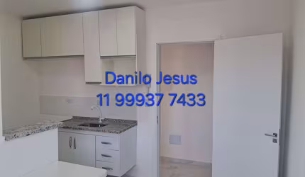 Casa com 1 dormitório, 1 banheiro e quintal compartilhado. FL51
