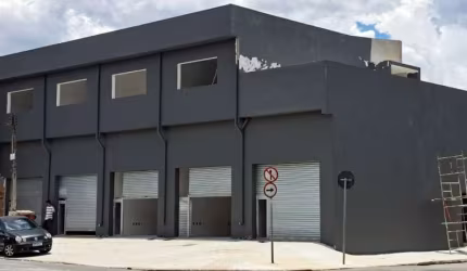 SALÃO COMERCIAL COM 60 M2 PE DIREITO DE 5 M FL26