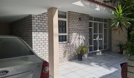 CASA TERREA COM 3 DORMITÓRIOS E  EDICULA FL26