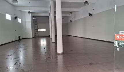 SALÃO COMERCIAL COM 260 M2 E PÉ DIREITO DE 5 M FL26