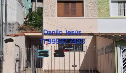Casa com 2 dormitórios e 2 vagas. FL51
