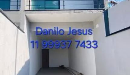 Casa com 3 dormitórios, 2 banheiros e 2 vagas. FL51