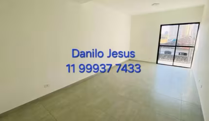 Casa com 3 dormitórios, 2 banheiros e 2 vagas. FL51