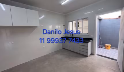 Casa com 3 dormitórios, 2 vagas. FL51