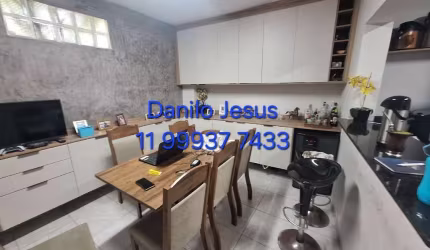 Casa com 2 dormitórios, 2 vagas e 2 banheiros.  FL51