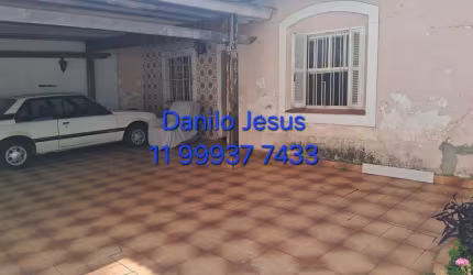 Casa com 3 dormitórios, 4 vagas e quintal. FL51