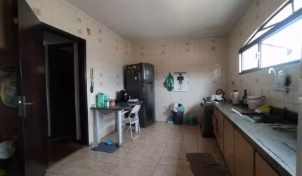 VENDA  SOBRADO 04 QUARTOS  UMA SUÍTE E  04 BANHEIROS , 200 m²  FL38