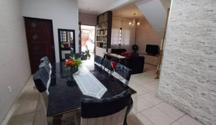 Sobrado com 4 dormitórios à venda, 251 m² por R$ 900.000,00 - Jardim Márcia - Suzano/SP