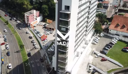 Sala Comercial com 106 m2 e 1 vaga de garagem no Health Tower