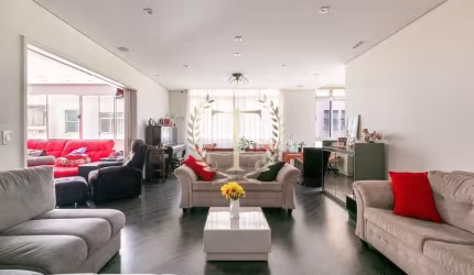 Apartamento de Luxo em Higienópolis: 4 Quartos, 1 Suíte, 3 Salas, 1 Banheiro e 2 Vagas de Garagem - 228,32m² - São Paulo-SP.