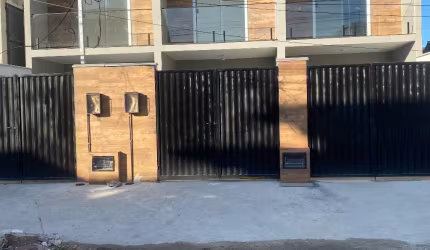 Duplex com 2 quartos e suíte- fino acabamento - próximo à praça da Trindade
