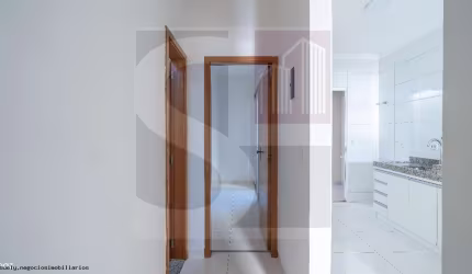 Casa para Venda em Uberlândia, Novo Mundo, 2 dormitórios, 1 banheiro, 2 vagas
