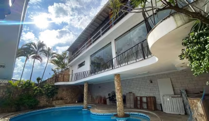 Casa à Venda em Jardim das Laranjeiras, São Paulo - SP