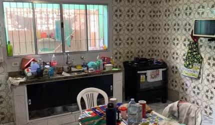 Ampla Casa com 4 Quartos Sala Grande - 2 Vagas - Perto do Hipermercado Andorinha