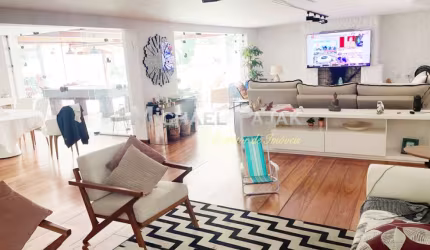 Linda Casa com 4 Suítes