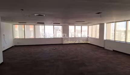 Conjunto comercial com 514m²