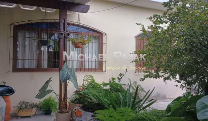 Casa tipo para venda com 3 quartos, sendo 1 suíte