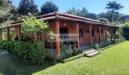Belíssima chácara com ótima localização!