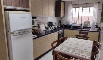 Casa com 02 quartos em São José dos Pinhais