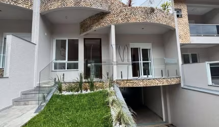 Casa com 3 quartos à venda na Rua Amelia Maria Bolzzoni Meneguzzo, 10, São Luiz, Caxias do Sul por R$ 750.000