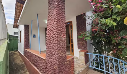 Casa com 3 quartos à venda na Bom Jesus, 301, Santos Dumont, Lagoa Santa por R$ 700.000