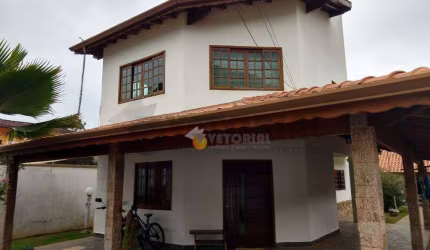belo sobrado em bairro residencial