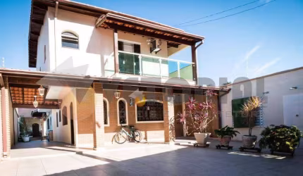 Sobrado com 4 dormitórios à venda, 145 m² por R$ 1.100.000,00 - Centro - Caraguatatuba/SP
