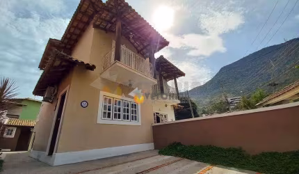 Sobrado com 2 dormitórios à venda, 110 m² por R$ 790.000,00 - S F Praia - São Sebastião/SP